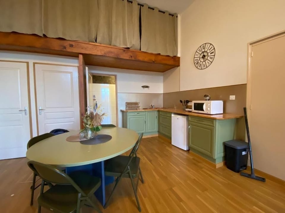 Family Studio, Park View | Dining