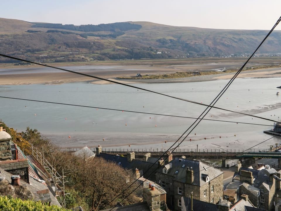 2 Bwth Mawr