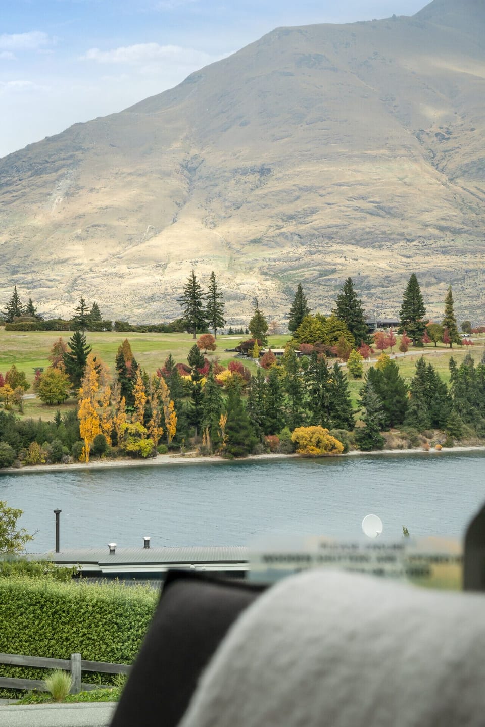 Wide views to Lake Wakatipu
