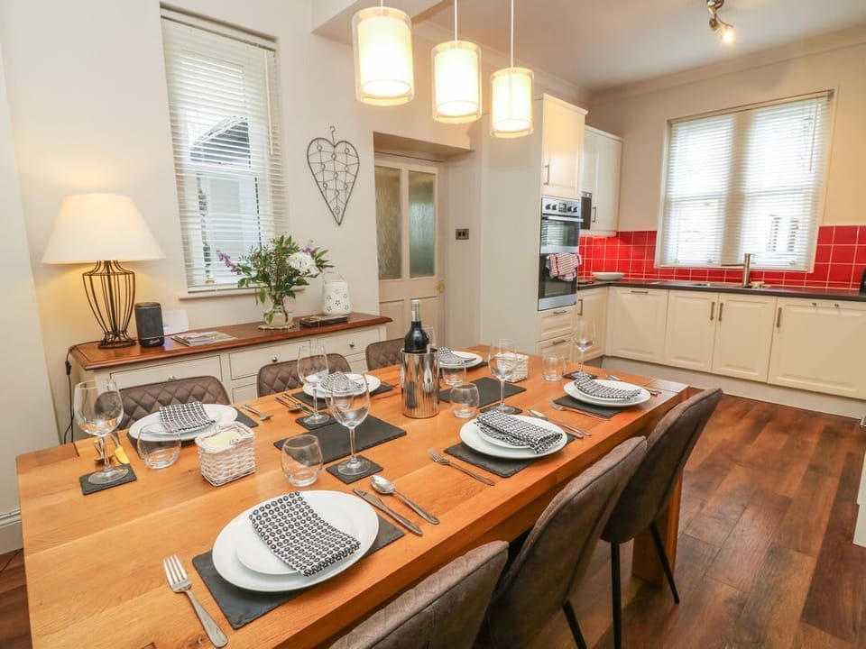 Lonsdale Cottage