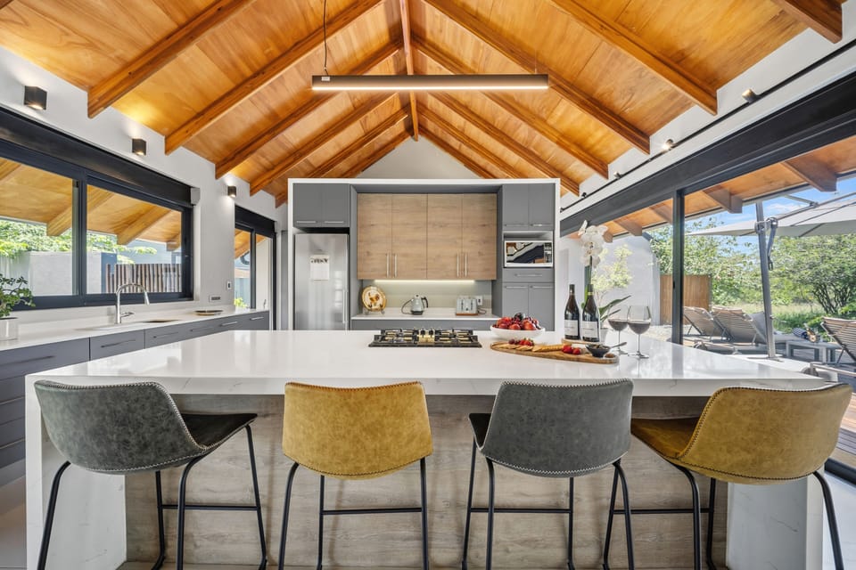 Luxury House, Garden View | Private kitchen