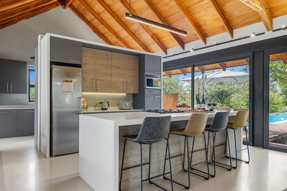 Luxury House, Garden View | Private kitchen