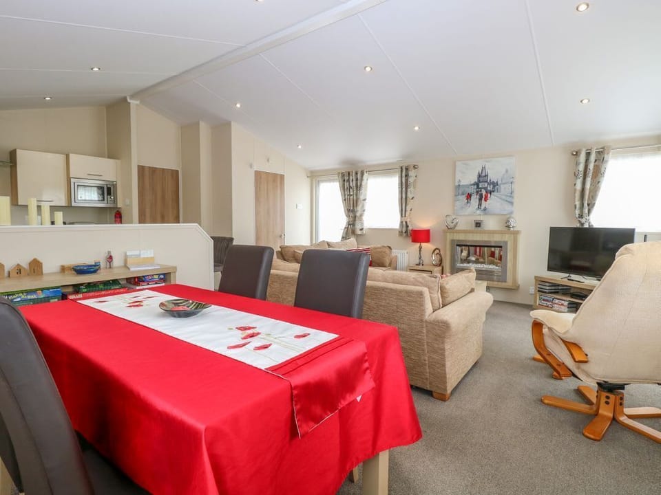 21 Norman Drive Lodge