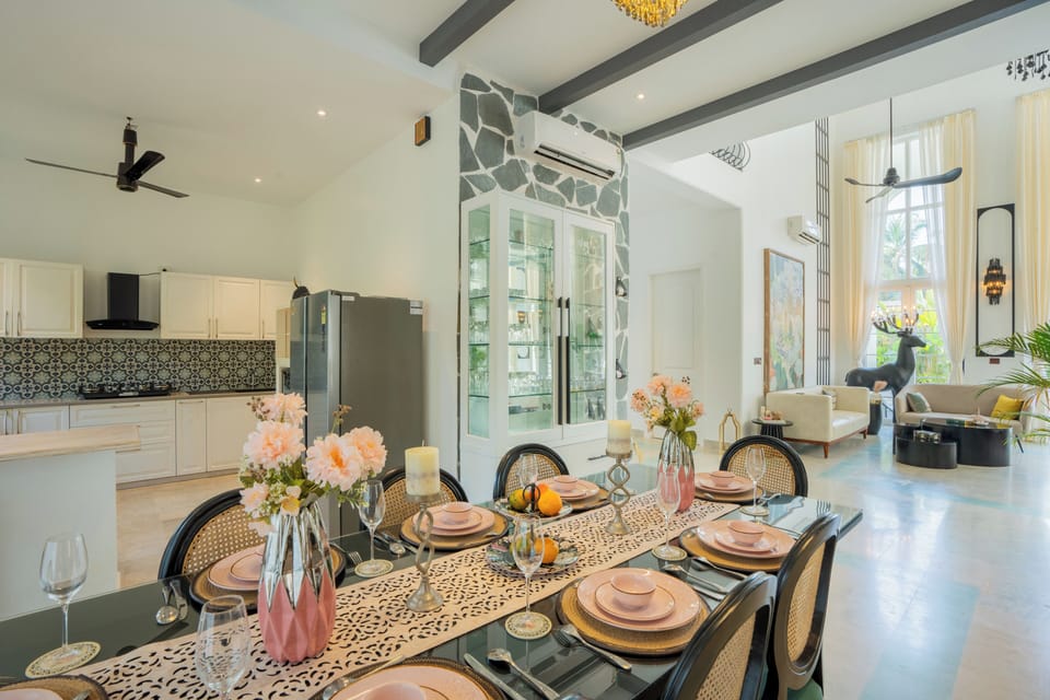 Luxury Villa, Balcony, Garden View | Dining