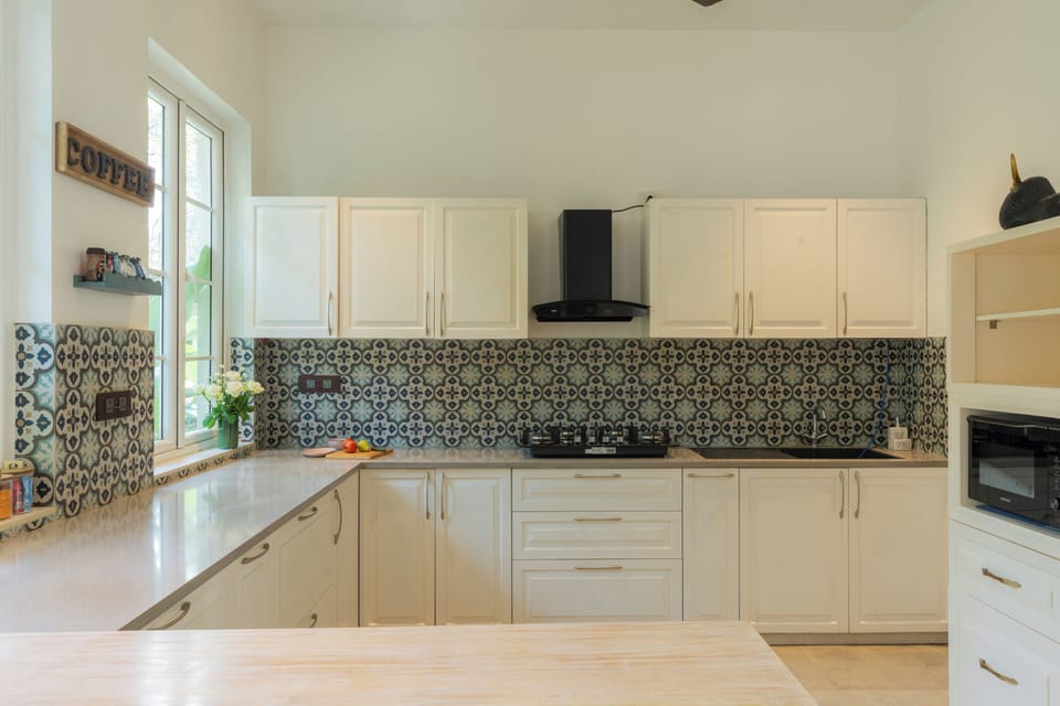 Luxury Villa, Balcony, Garden View | Private kitchen