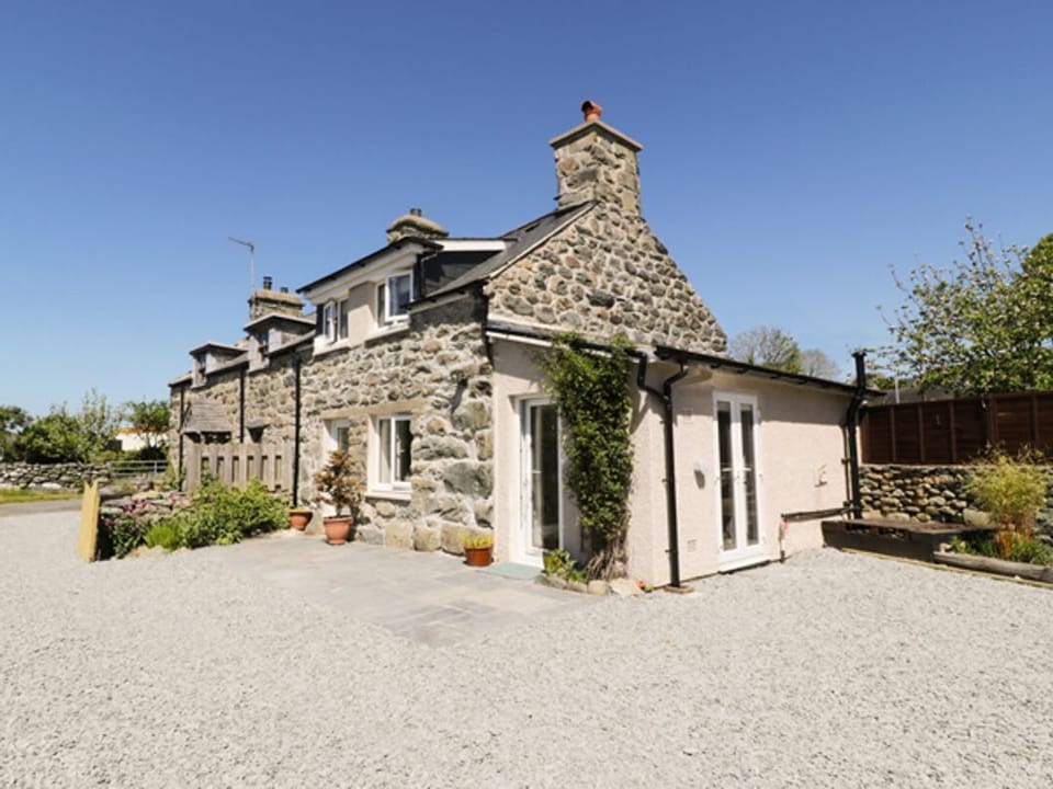 2 Borthwen Cottages
