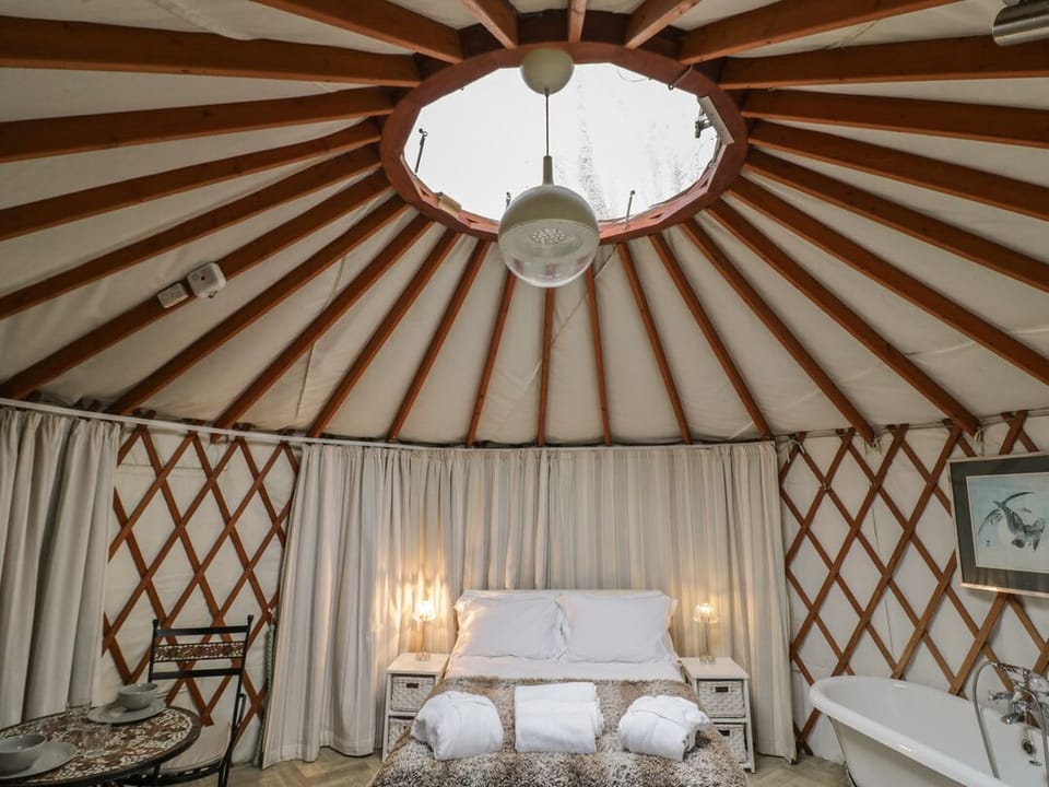 The Lakeside Yurt