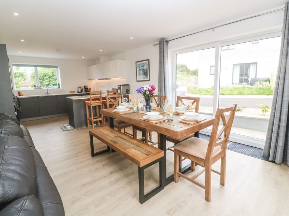 3 Praa Cove