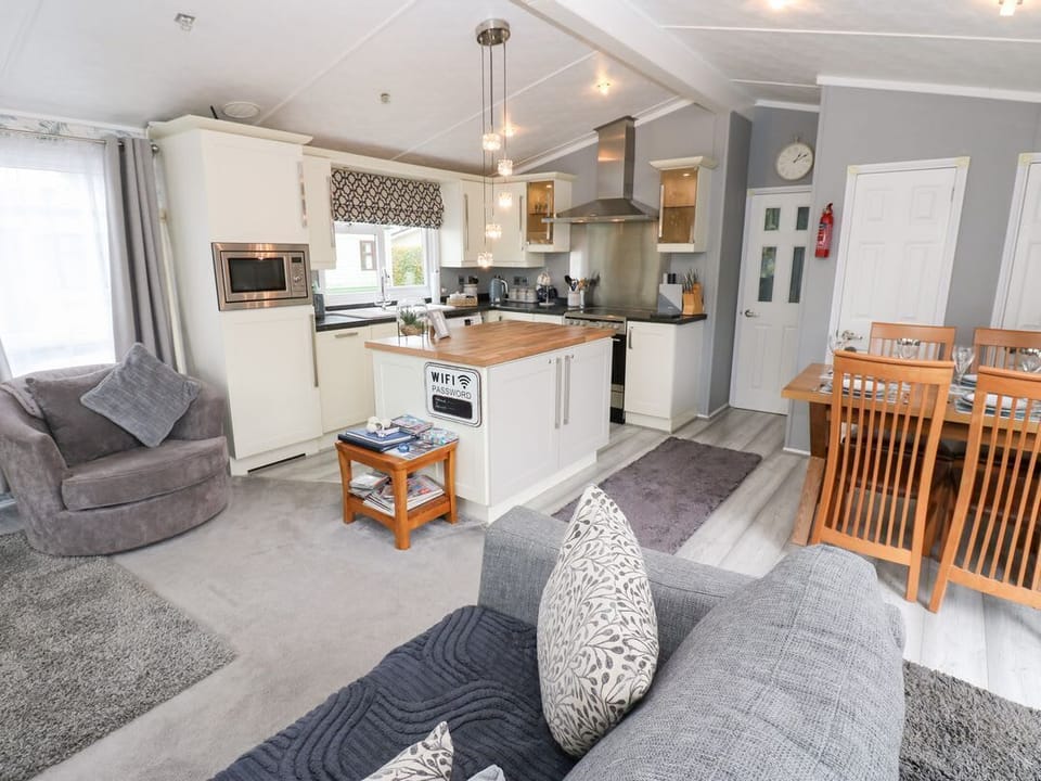 A and C Lodge-Plot 21