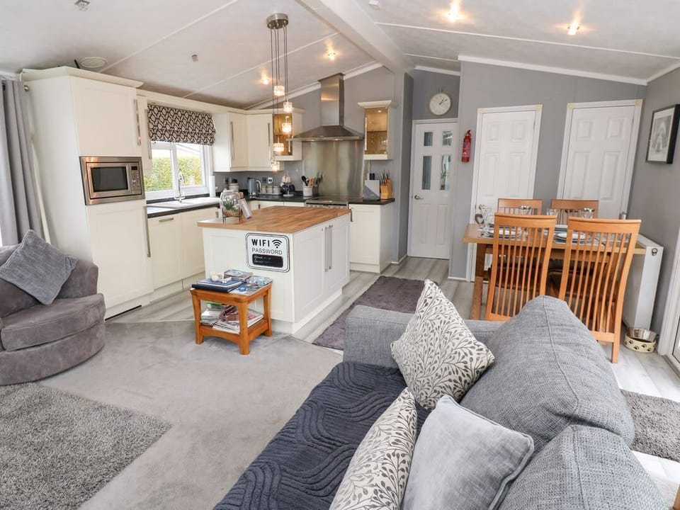 A and C Lodge-Plot 21