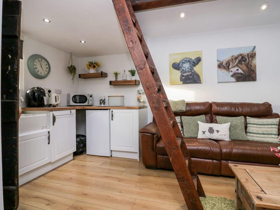 High Wreah Bolt Hole