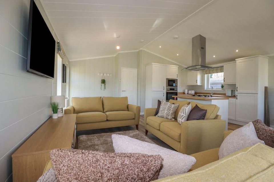 4 Meadow Retreat