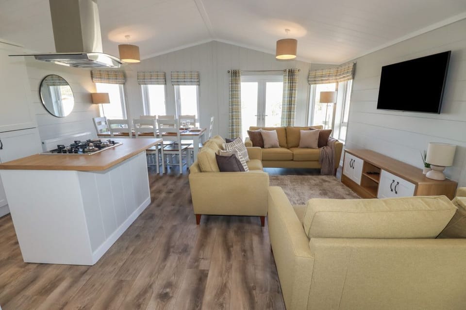 4 Meadow Retreat