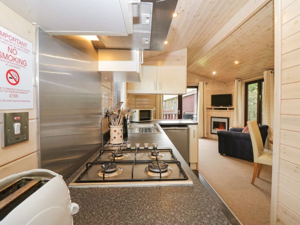 Canadian Cabin No 38