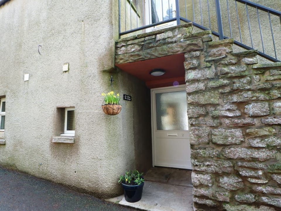 2 Eden Lodge