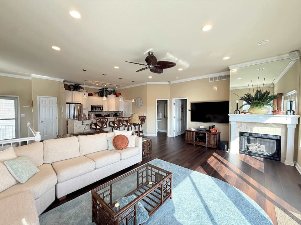 House, Multiple Beds, Balcony (Malibu Sunrise) | Living area