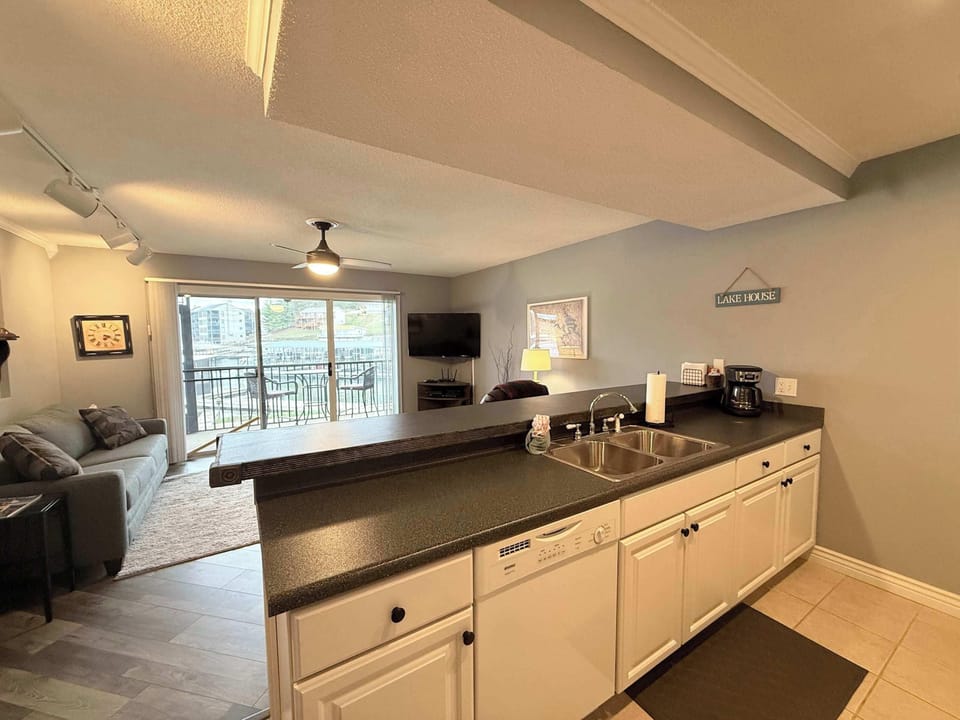 Condo, 1 Queen Bed with Sofa bed, Balcony (Harbor Hideout) | Interior