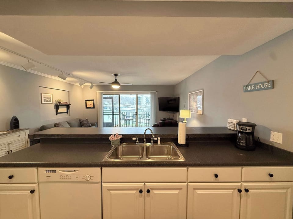 Condo, 1 Queen Bed with Sofa bed, Balcony (Harbor Hideout) | Interior