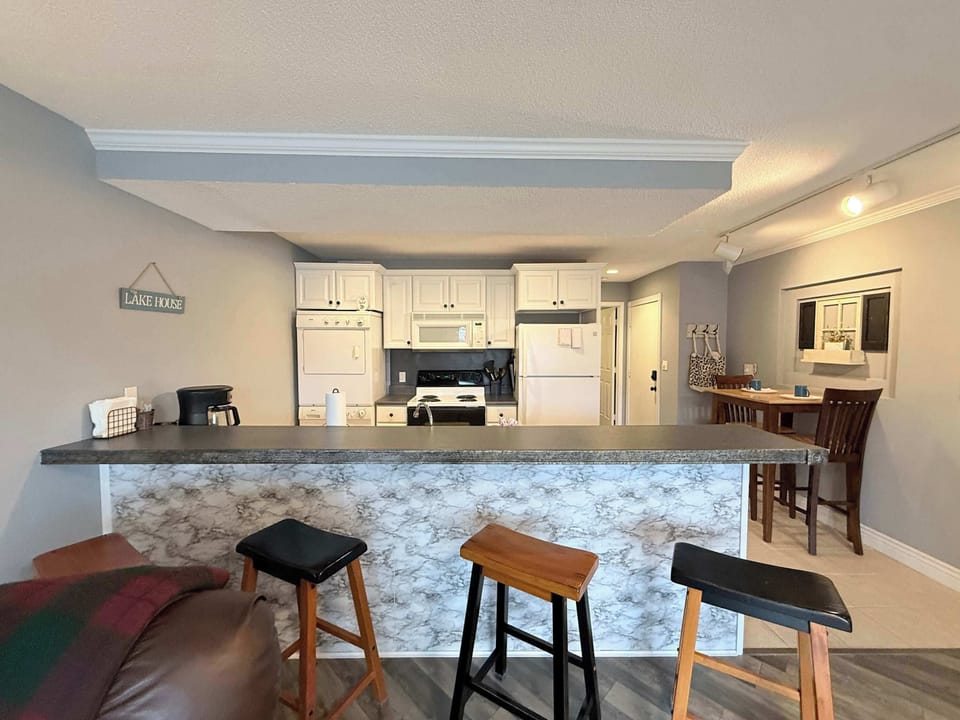 Condo, 1 Queen Bed with Sofa bed, Balcony (Harbor Hideout) | Private kitchen