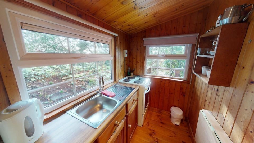 Traditional Cabin, Private Bathroom, Garden View (Tiny Rustic) | Private kitchen | Highchair