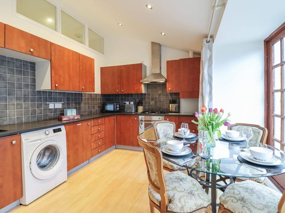 Maritime Mews, 6 The Oakleys