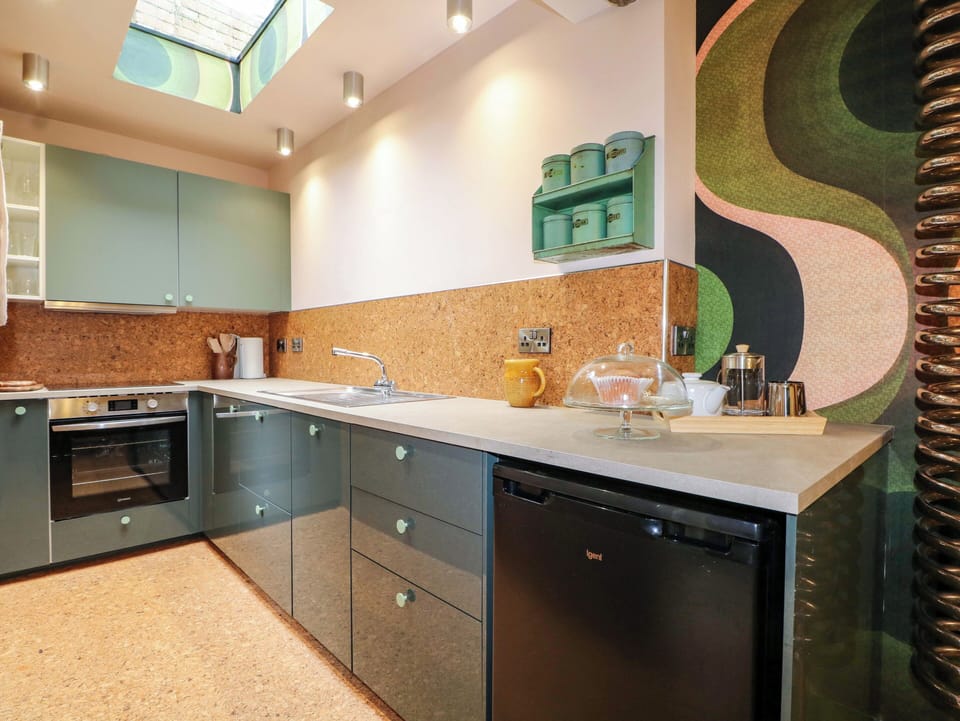 Dishwasher, cookware/dishes/utensils