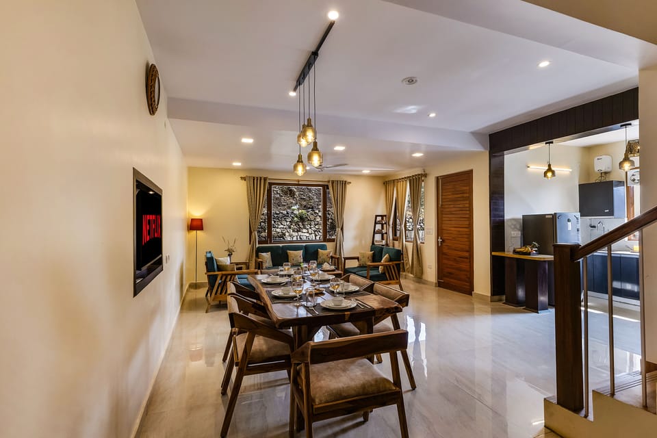Deluxe Villa, Hill View | Dining