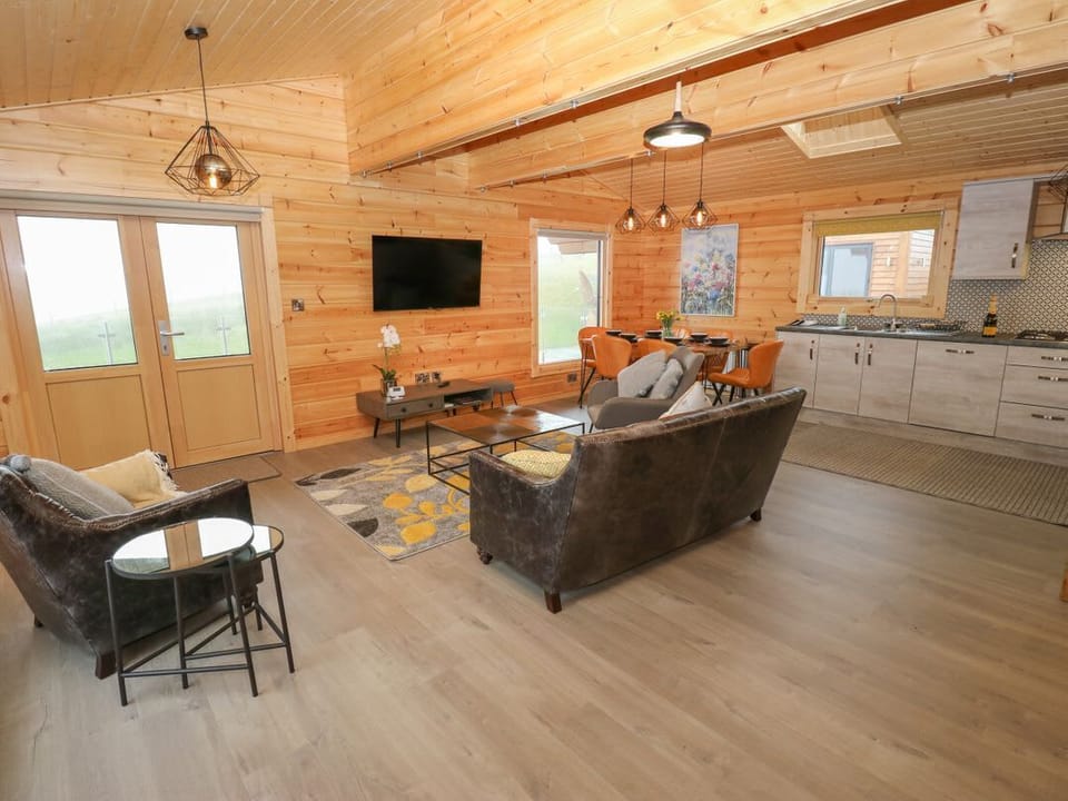 Height End Farm Log Cabin