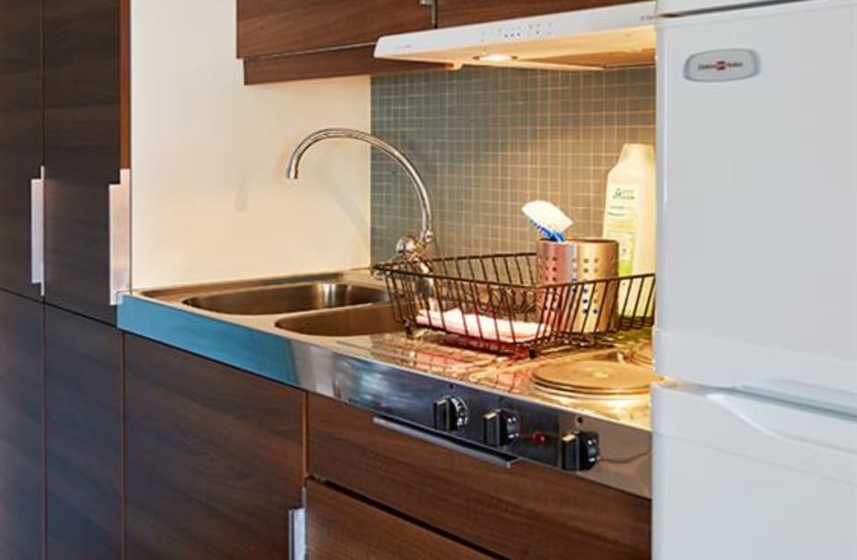 Cottage, 2 Bedrooms | Private kitchenette | Cookware/dishes/utensils