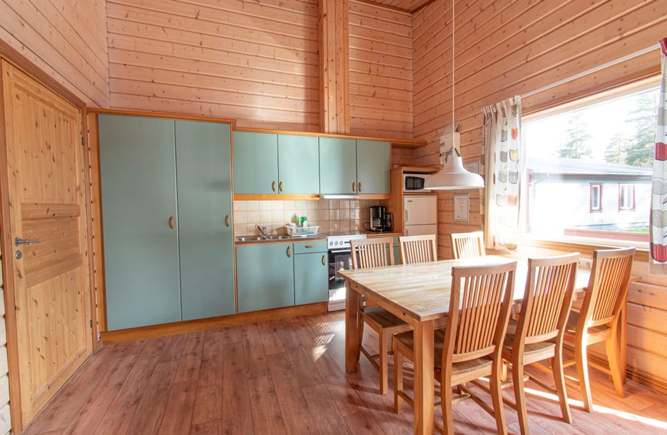 Cottage, 2 Bedrooms | Private kitchen | Cookware/dishes/utensils