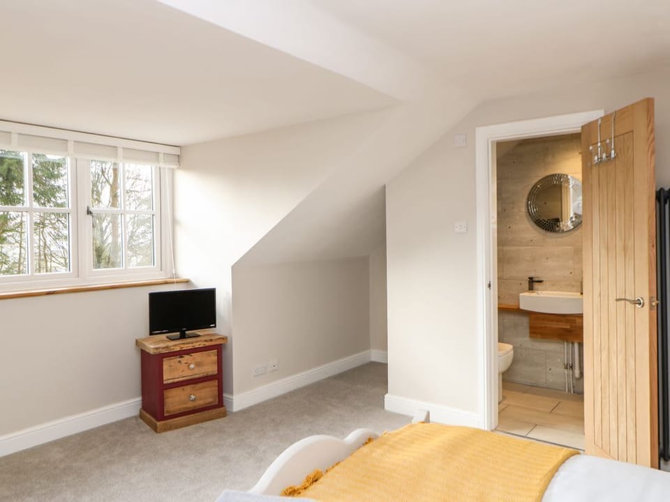Folly Lodge