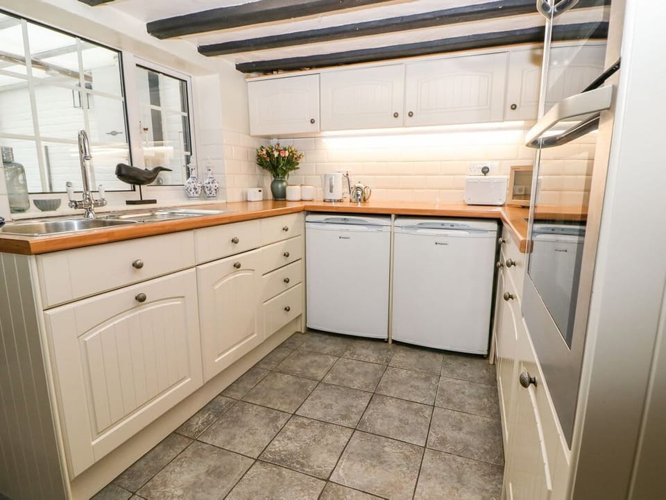 2 Seaview Cottages