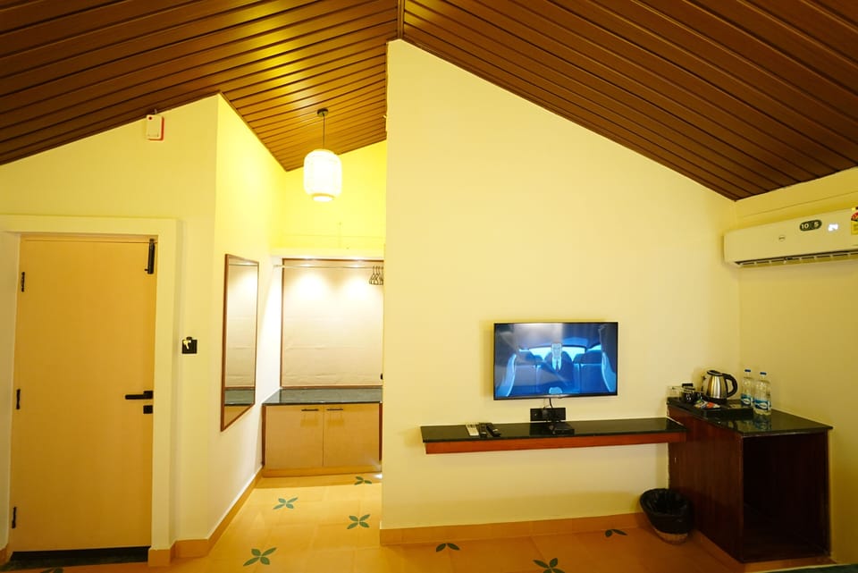 Superior Cottage, Balcony, Mountain View | Down comforters, memory foam beds, bed sheets, wheelchair access