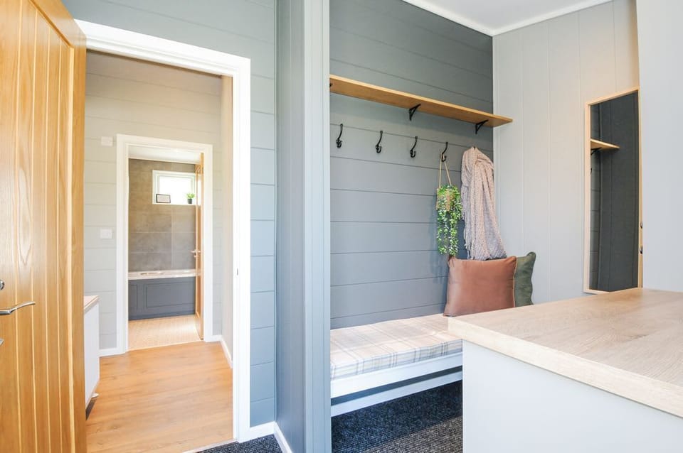 17 Meadow Retreat