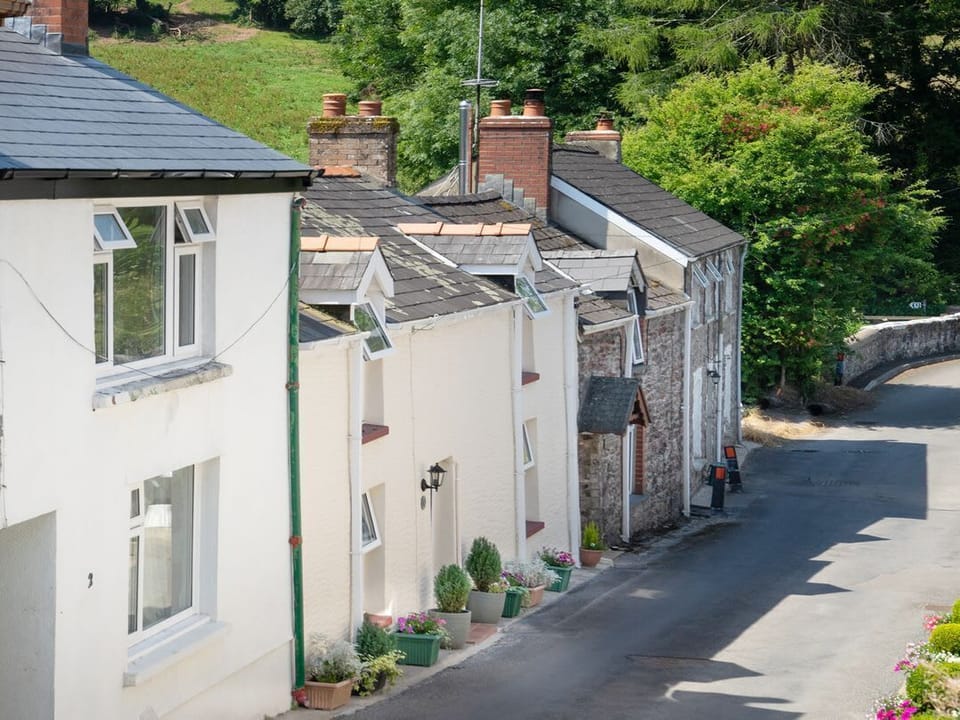 3 Horse Pool Road
