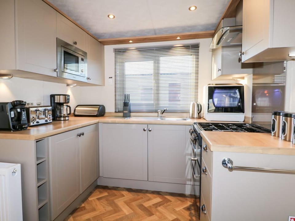 Chichester Lakeside Holiday Park