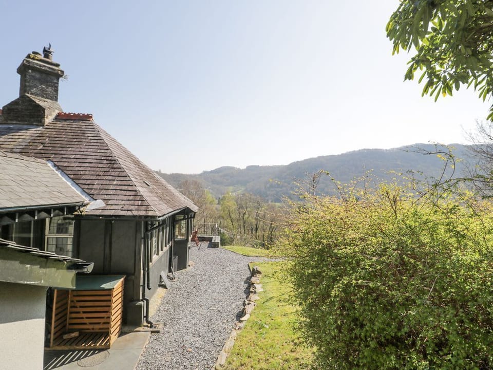 Bwthyn y Coediwr (The Woodcutters Cottage)