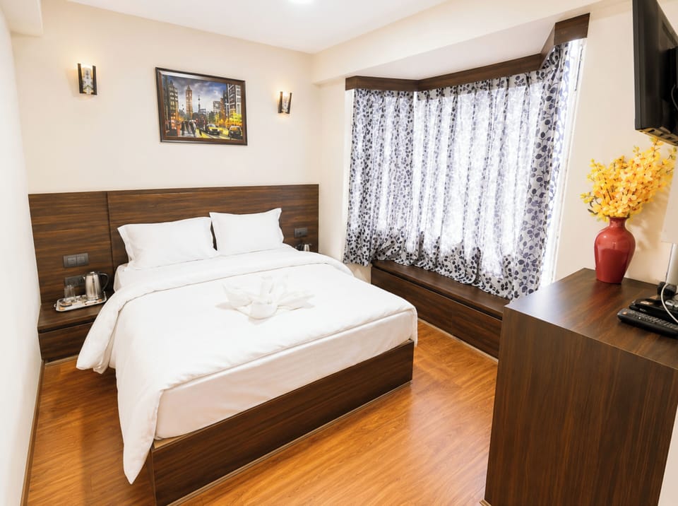 Hypo-allergenic bedding, desk, soundproofing, free WiFi