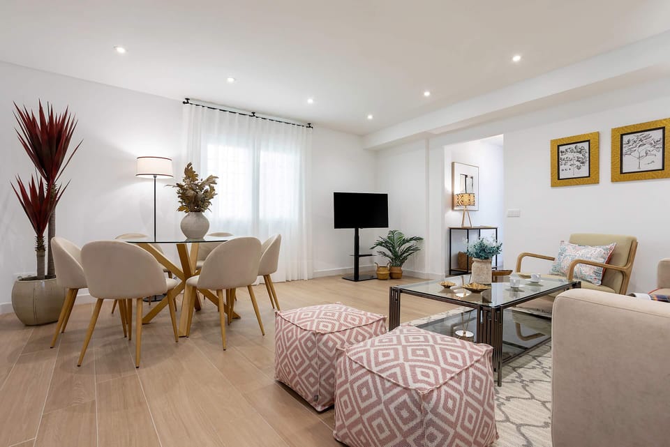Apartment (3 Bedrooms) | Living area
