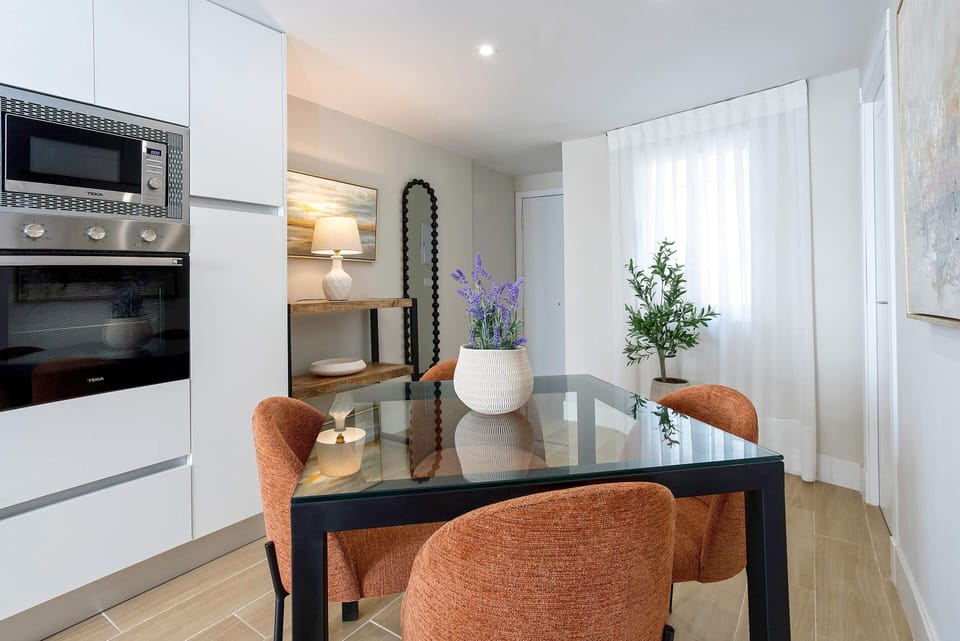 Apartment (2 Bedrooms) | Private kitchen | Fridge, microwave, oven, stovetop