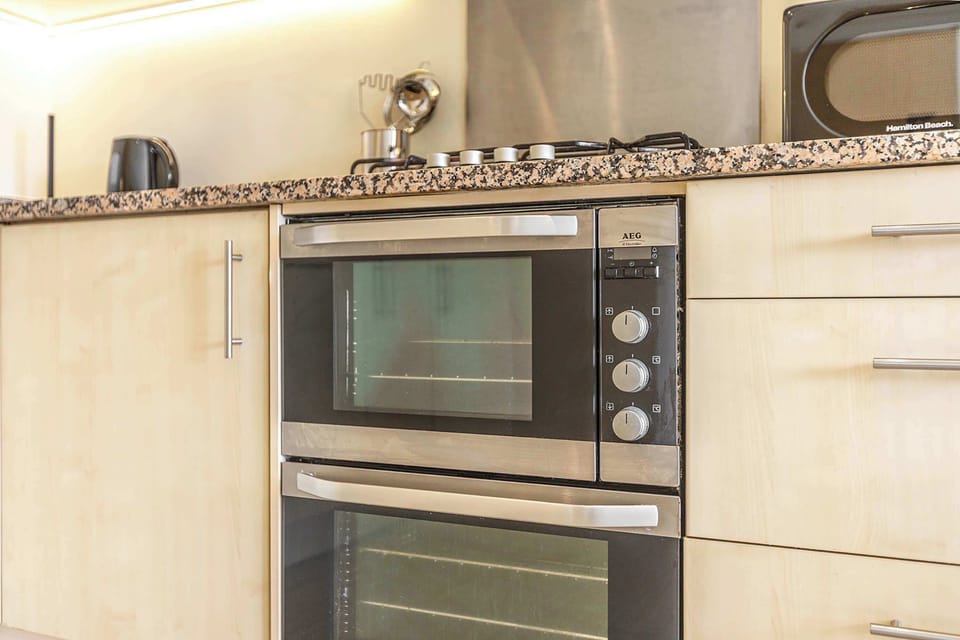 Linden Homes, Canalside - Host & Stay