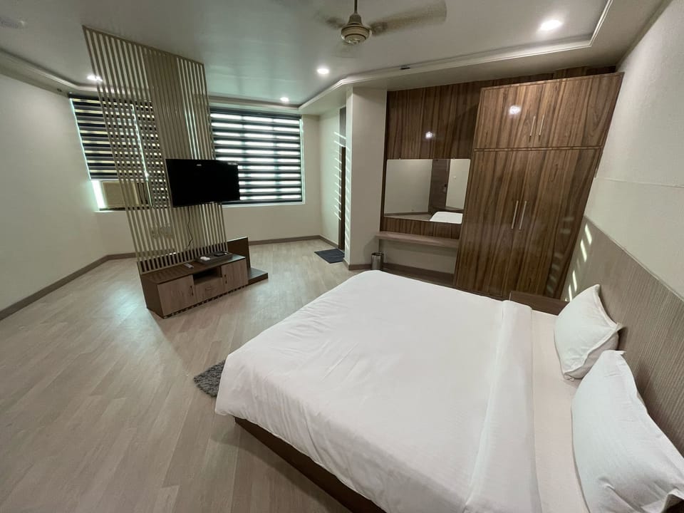 Luxury Room | Desk, WiFi (free)