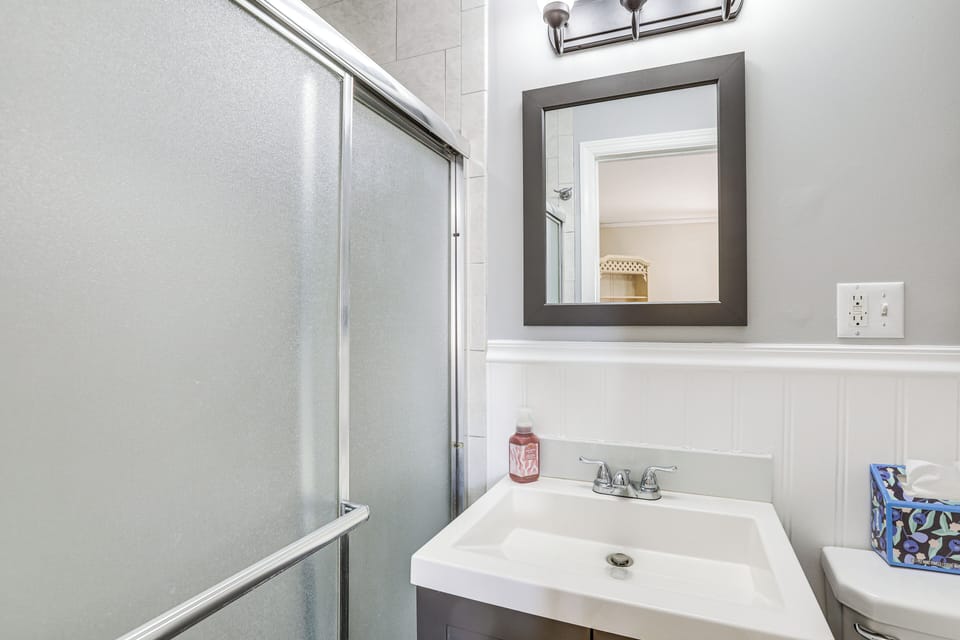 1 Mi to NYC Train & Arts District: Rahway Escape Apartment in Rahway