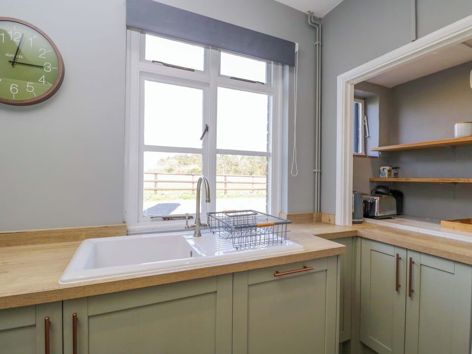 Dishwasher, cookware/dishes/utensils
