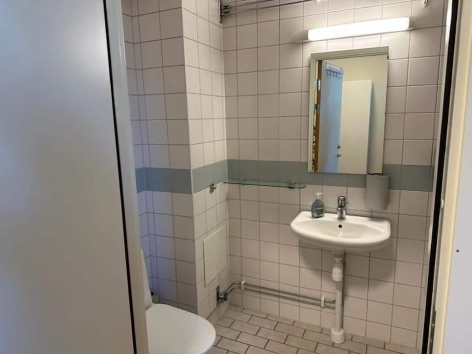 Shower, towels, soap, shampoo
