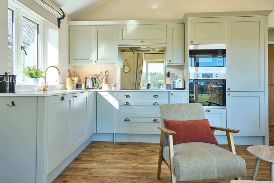 Toad Cottage, Swannington- Host & Stay