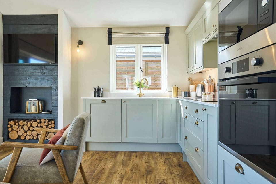 Toad Cottage, Swannington- Host & Stay
