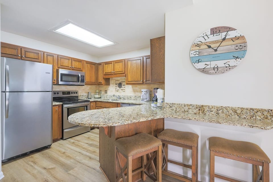 Condo, 2 Bedrooms | Private kitchen | Fridge, oven, coffee/tea maker