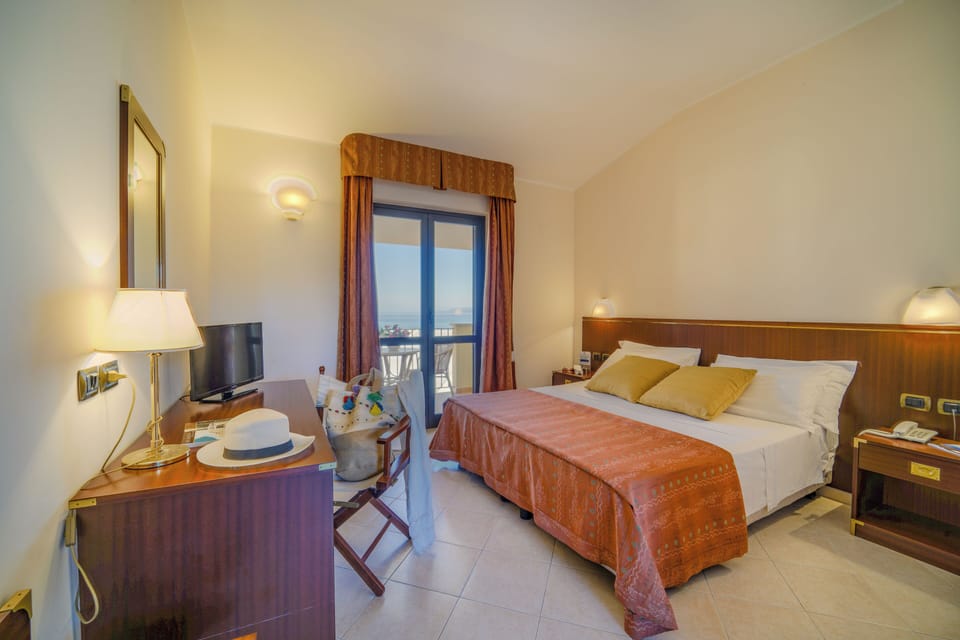 Double or Twin Room | Desk, free WiFi, bed sheets