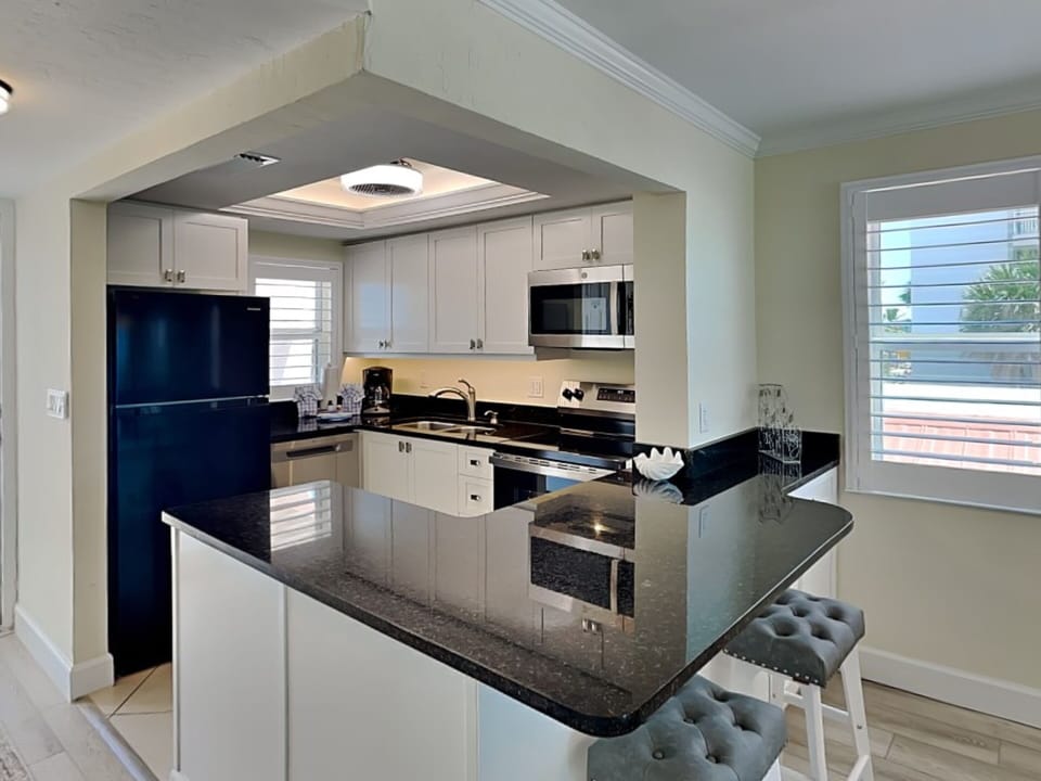 Kitchen - Fully Stocked Kitchen, Breakfast Bar
